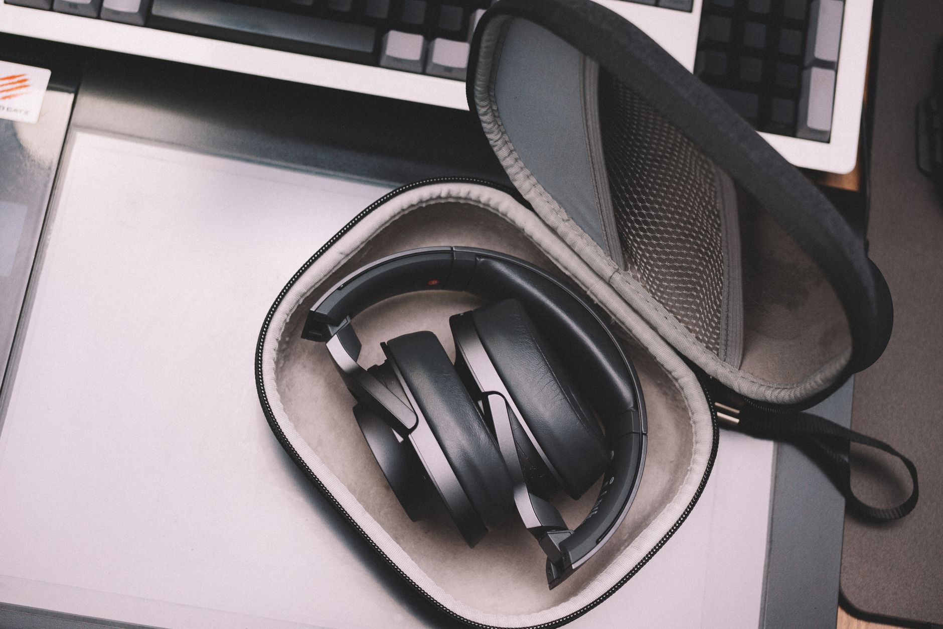 Neo headphones: Best proven tech with Bluetooth speaker